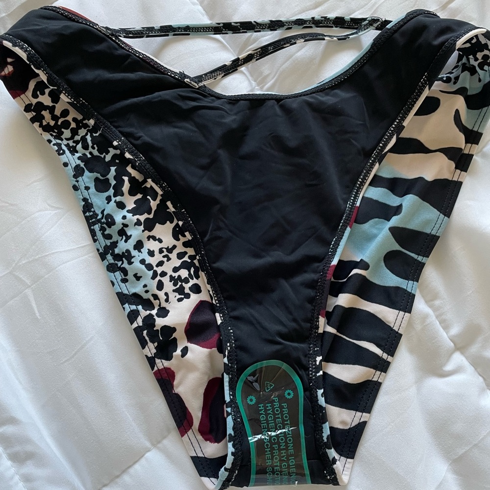 Bathing Suit/Two-Piece Bikini - Picture 4 of 4